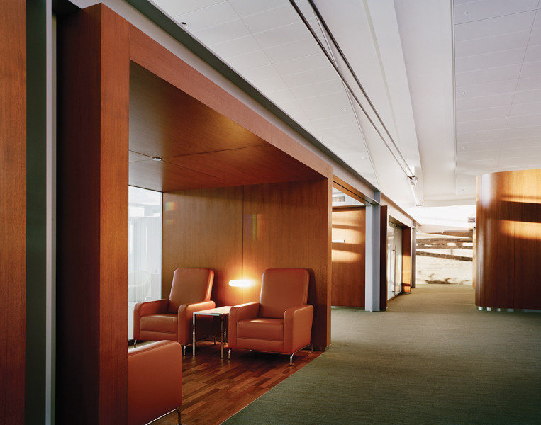 Air Canada Maple Leaf Lounge International Toronto Pearson - Photo 3