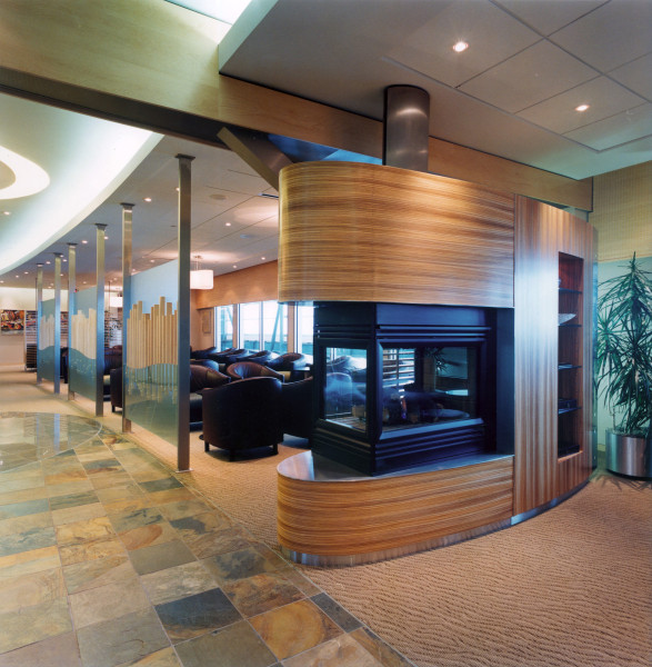 Air Canada Maple Leaf Lounge