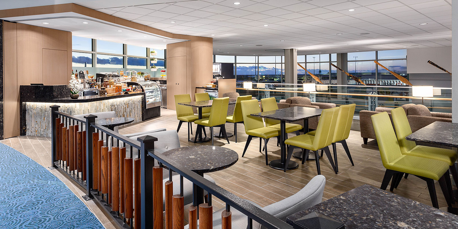 Plaza Premium Lounge Domestic Pier C Vancouver - Photo 2