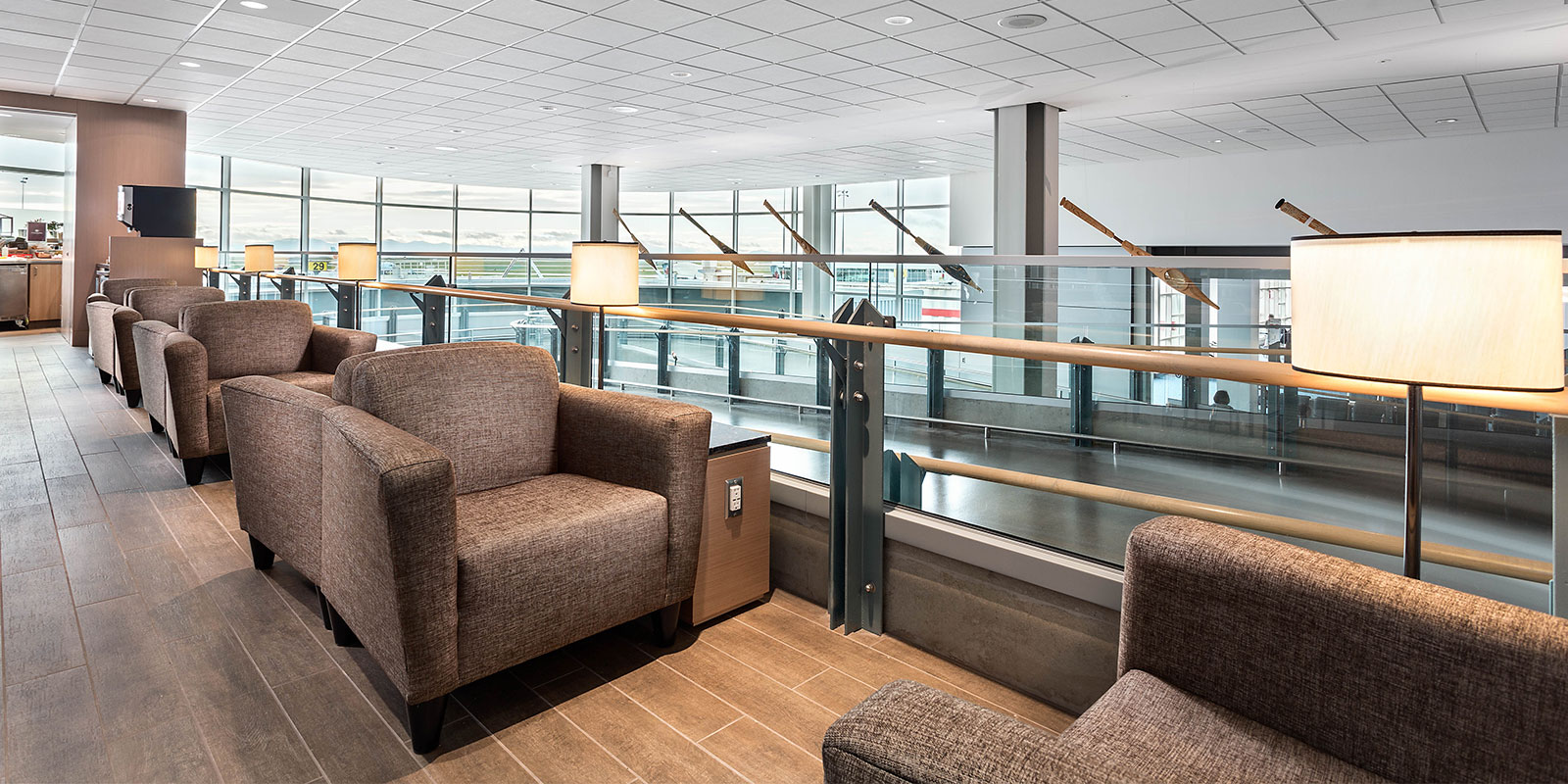 Plaza Premium Lounge Domestic Pier C Vancouver - Photo 3